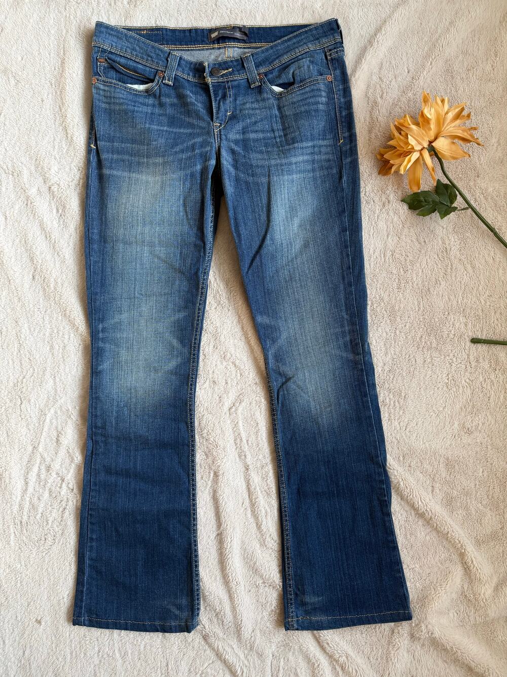 Levi's Demi Curve Lowrise Bootcut Skinny Size 11/30